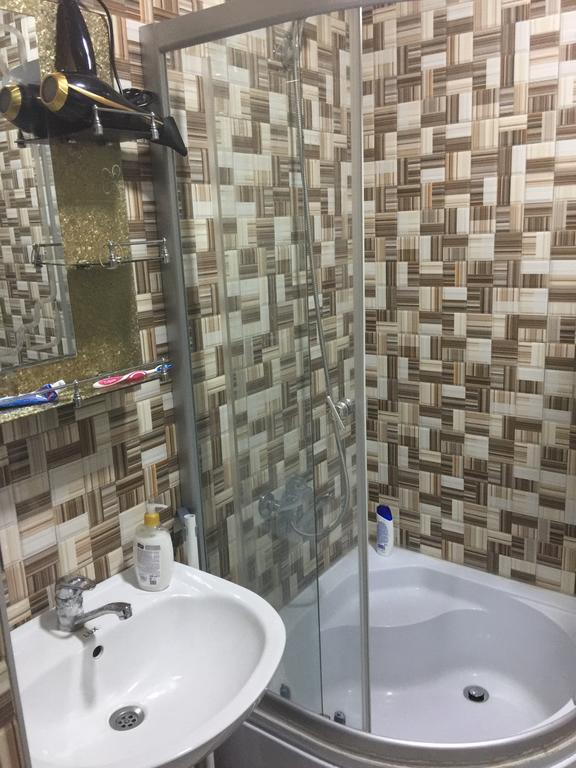Apartment Pshavela 16 巴统 外观 照片