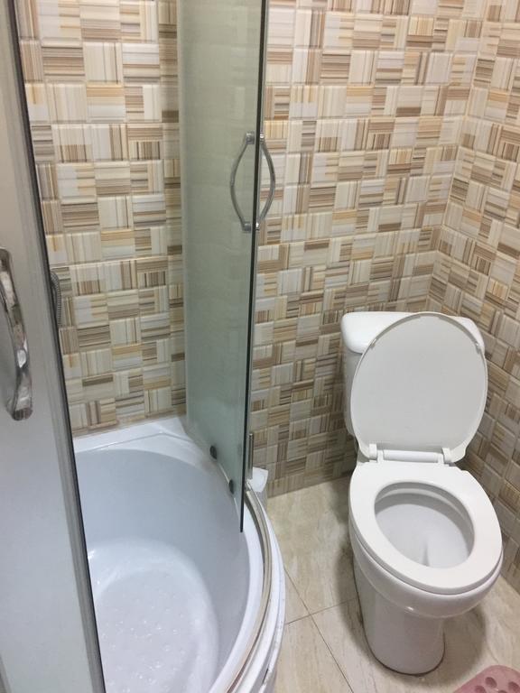 Apartment Pshavela 16 巴统 外观 照片